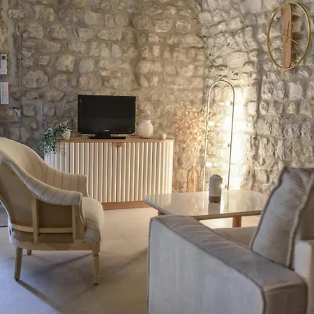 Chateau De Chaussy